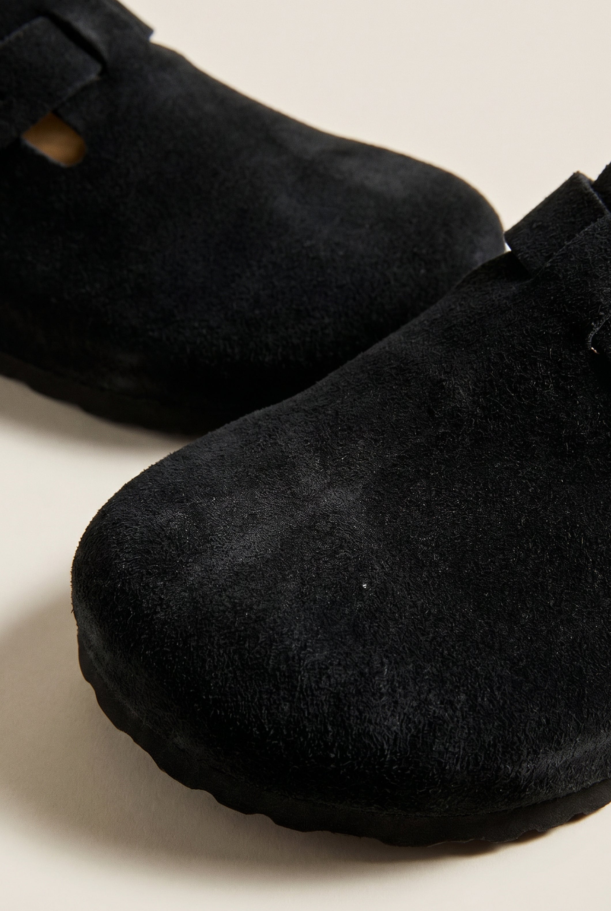 Oslo Suede Clog Black